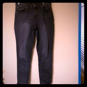 Earl jeans size 8🔴